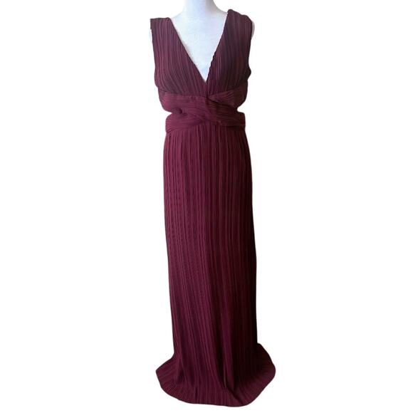 Lulu's Compelling Poise Burgundy Plisse Cutout Sleeveless Gown Size Large NWOT - Picture 1 of 9